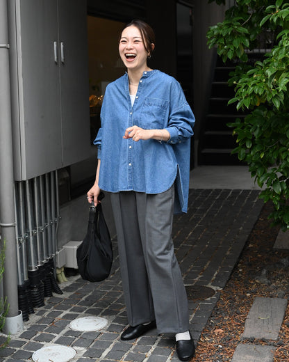 重ね着しやすい柔らかデニムシャツ