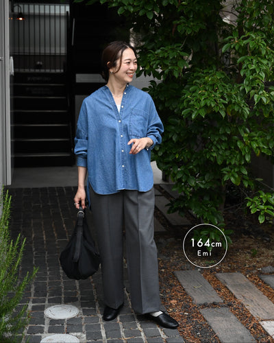 重ね着しやすい柔らかデニムシャツ