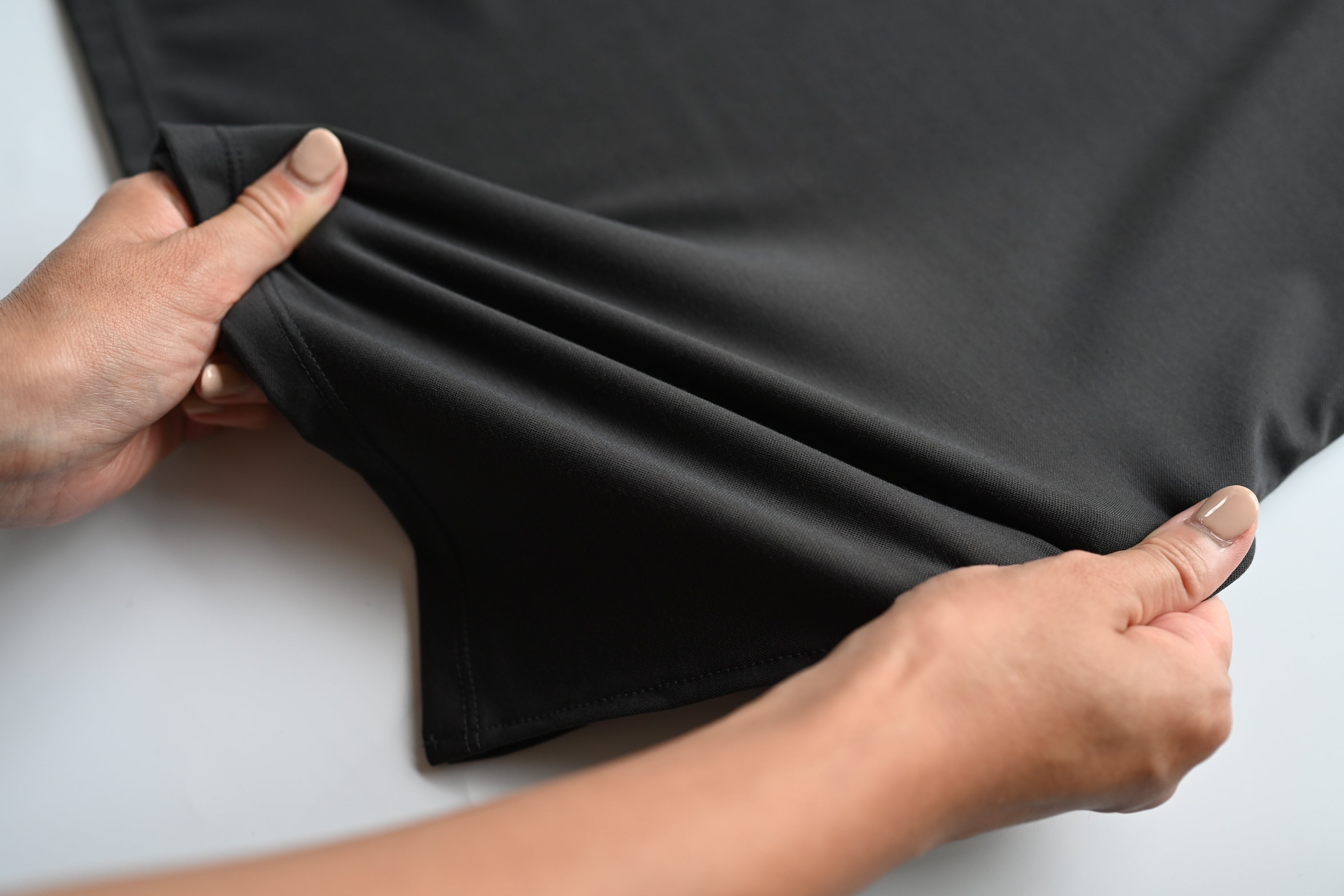 斜めラインですっきり見え、半袖Tシャツ（UVカット、接触冷感）