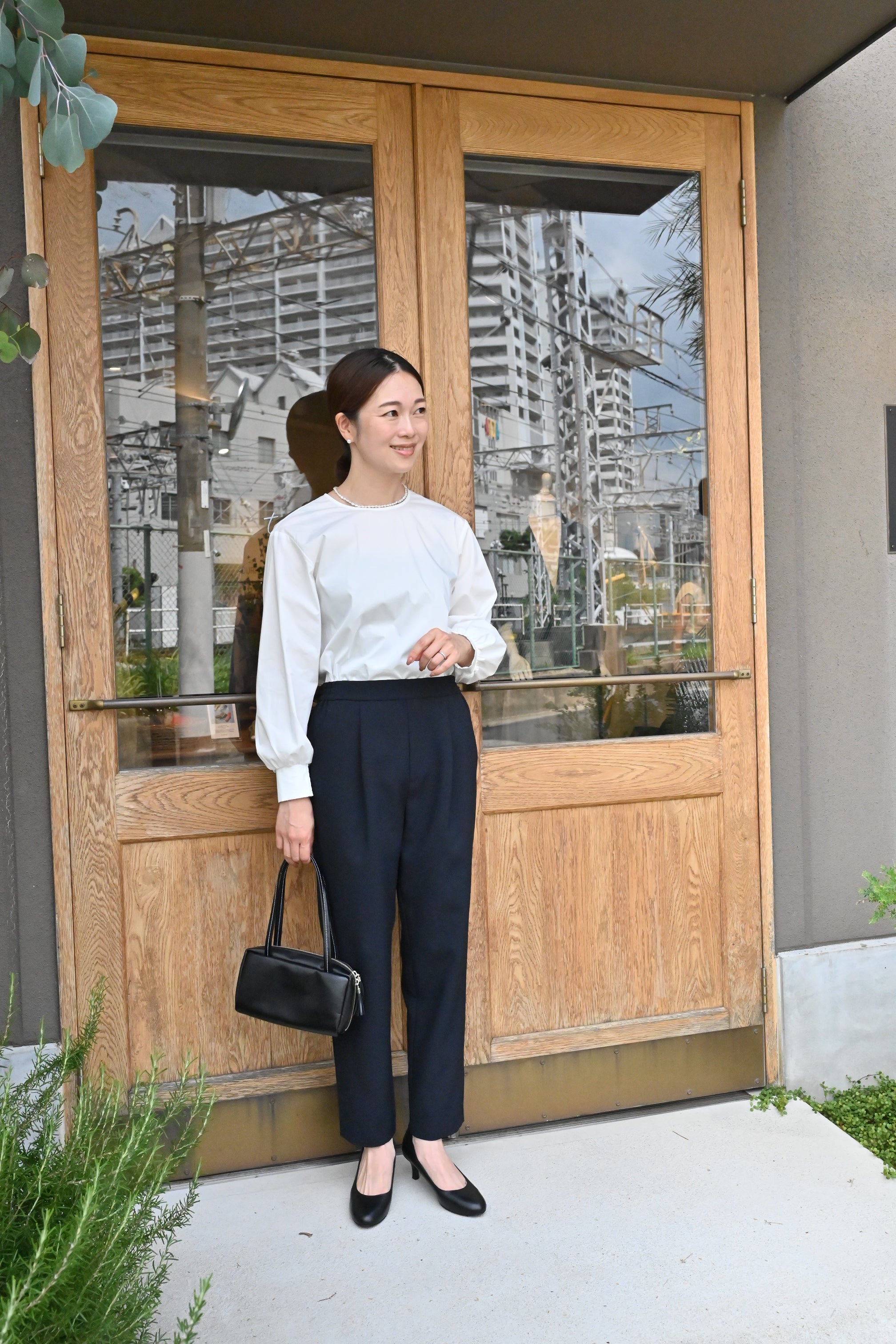 OUR セットアップで着られる洗えるタックパンツ セットアップで着られる洗えるタックパンツ – OURHOME