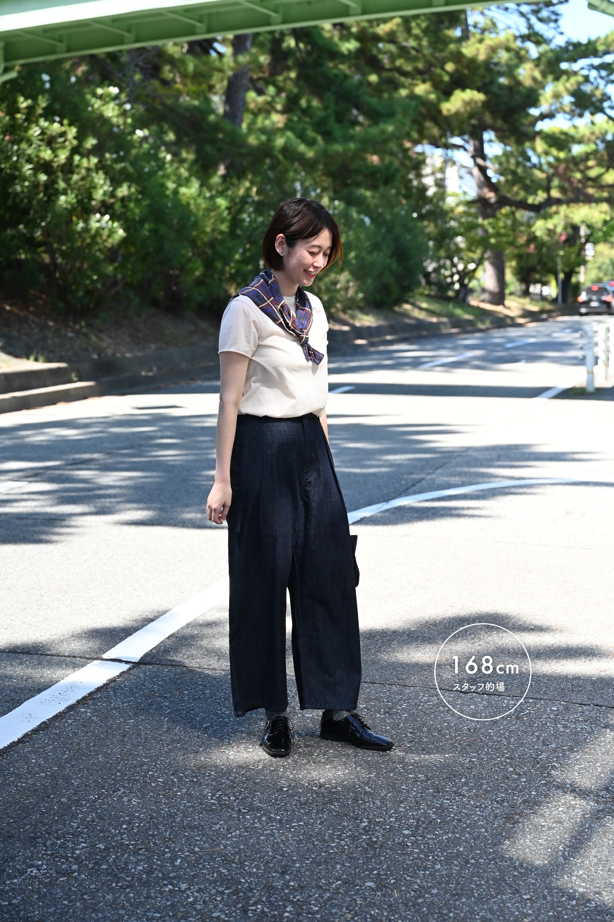 タックセミワイドパンツ