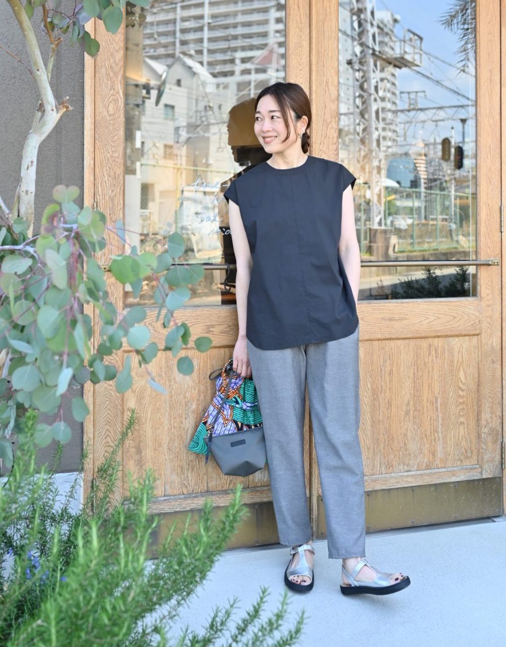 涼しくはけるテーパードパンツ – OURHOME