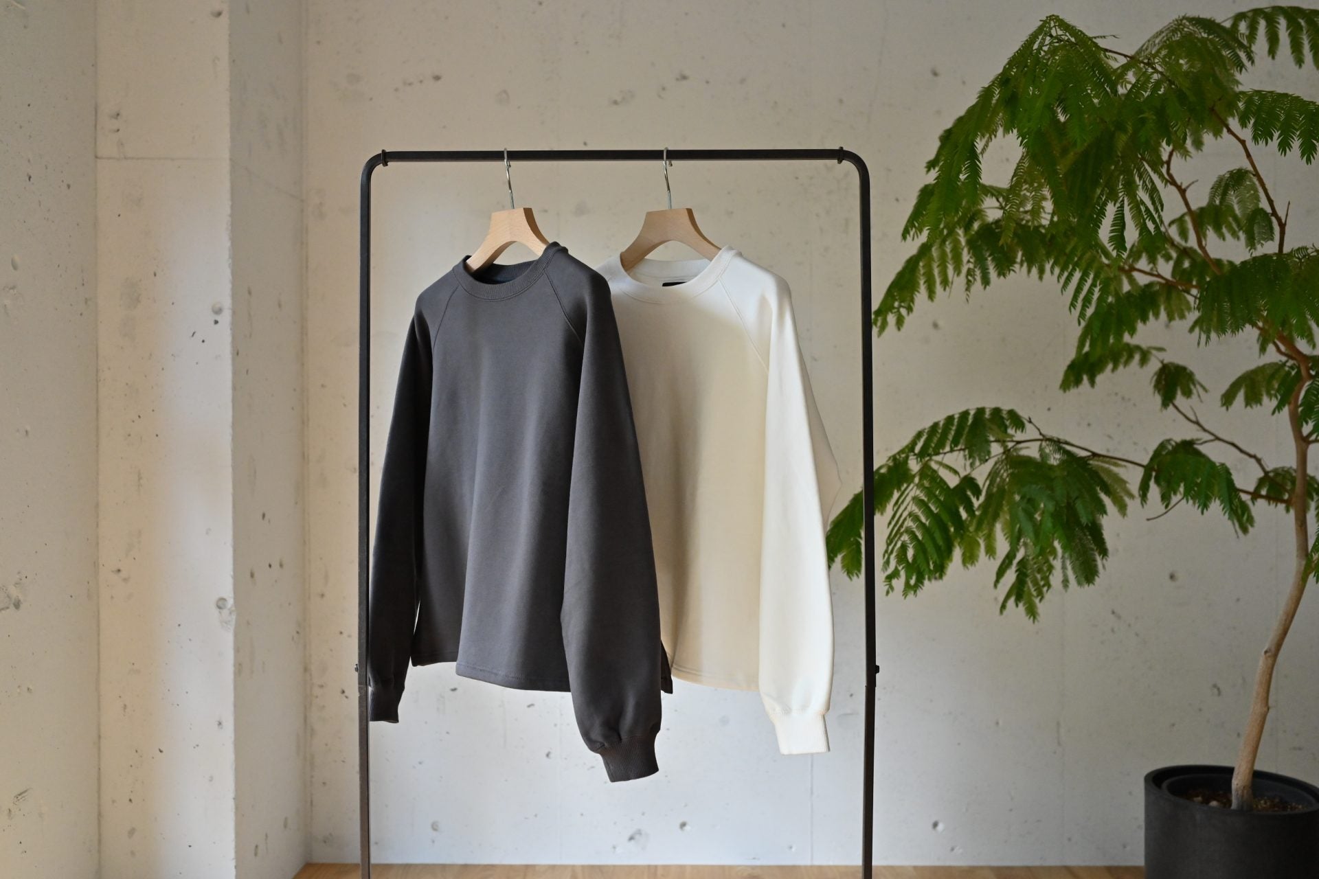 裏毛素材のクルーネックプルオーバー – OURHOME