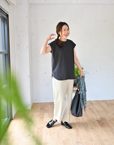 ボックスシルエットの涼やかブラウス