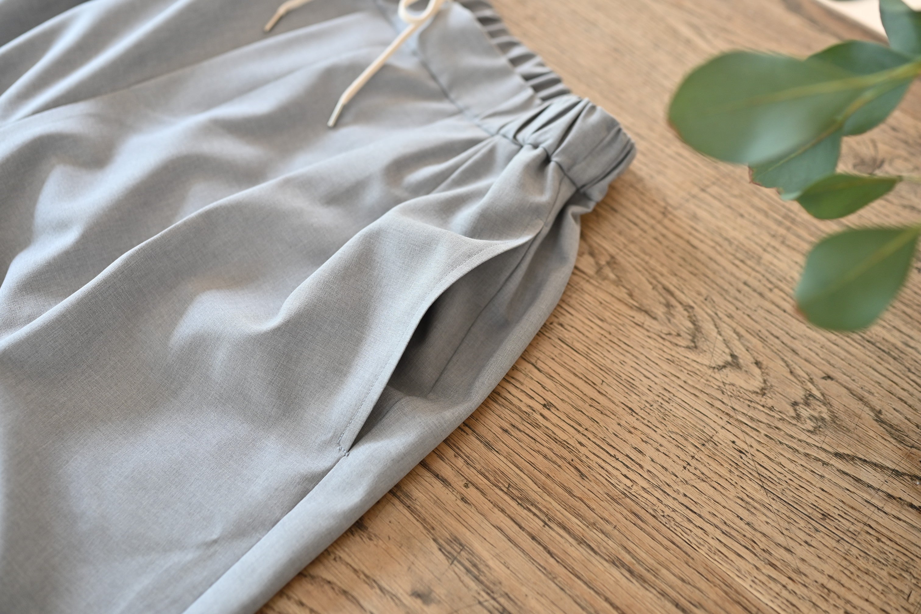 OURHOME チャコールグレー コクーンパンツ ゆったりシルエットのコクーンパンツ – OURHOME