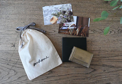 三つ折りレザー財布