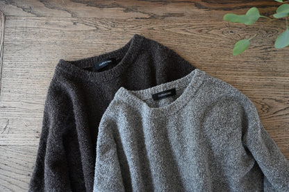 ゆったりシルエットのあったかブークレニット