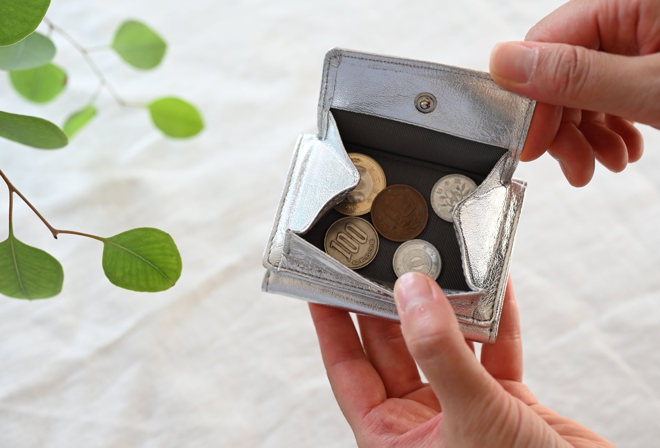 our 三つ折りレザー財布　シルバー 三つ折りレザー財布 – OURHOME