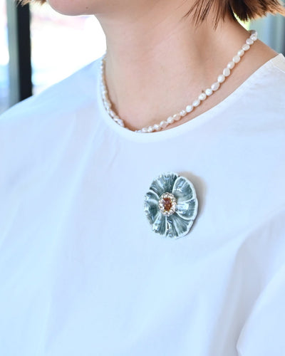 #items:4162-puff-blouse,3013-freshwater-baroque-pearl-necklace
