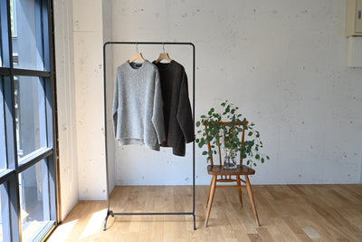 ゆったりシルエットのあったかブークレニット