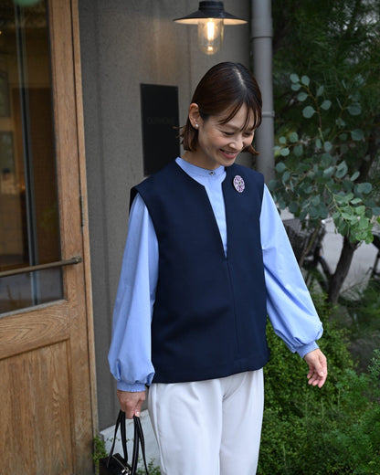 #items:4203-gather-blouse,4030-tapered-pants,1029-leather-cube-bag,3029-ceramic-flower-brooch
