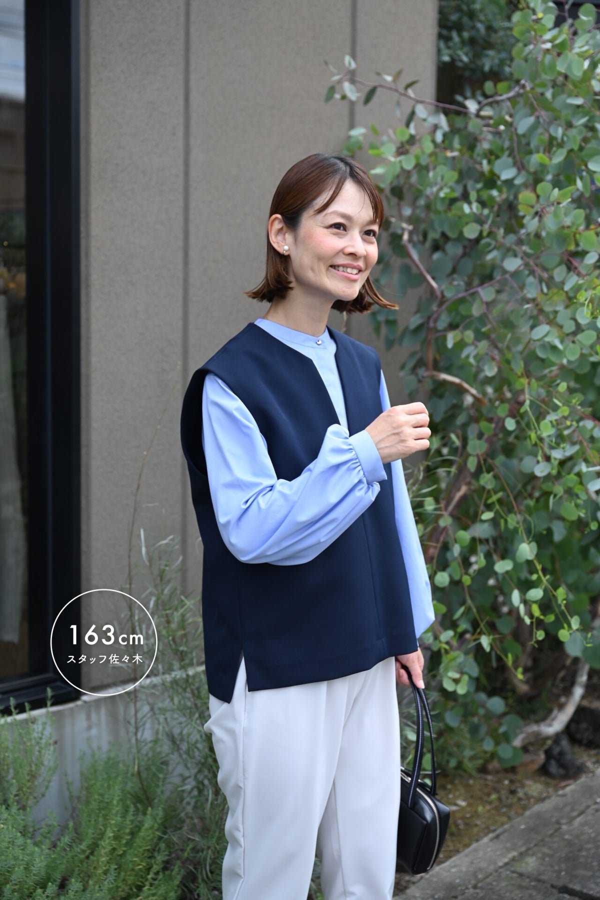 #items:4204-v-neck-vest,4030-tapered-pants,1029-leather-cube-bag
