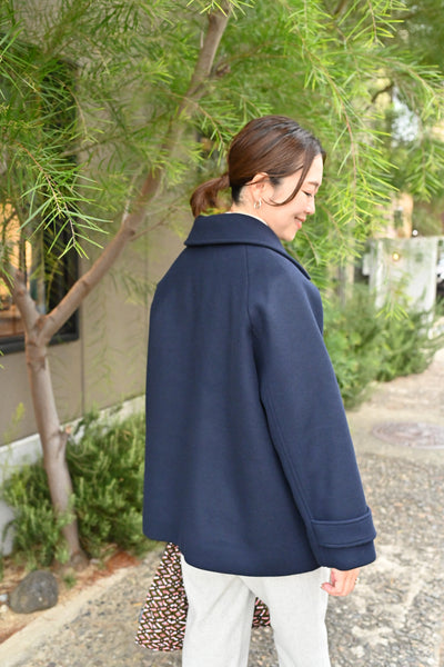 上質ウール100％のテーラードコート