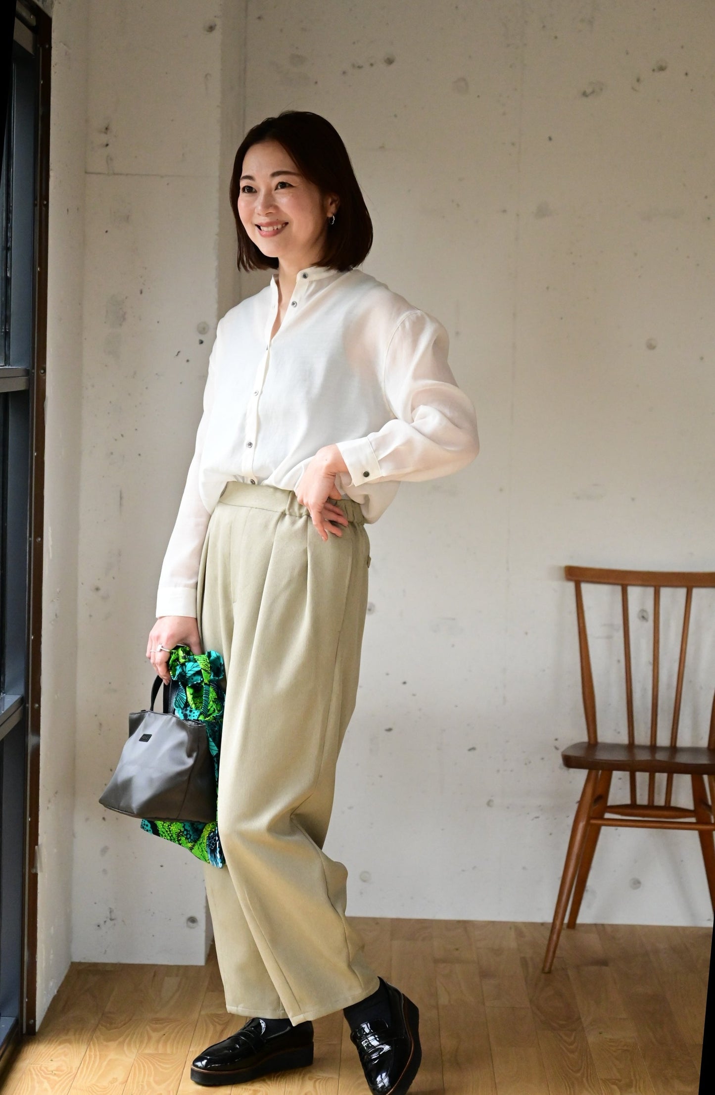 上品な透け感、リネン風シャツ