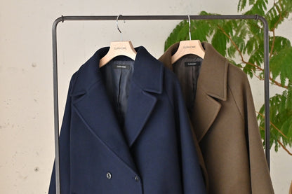 上質ウール100％のテーラードコート