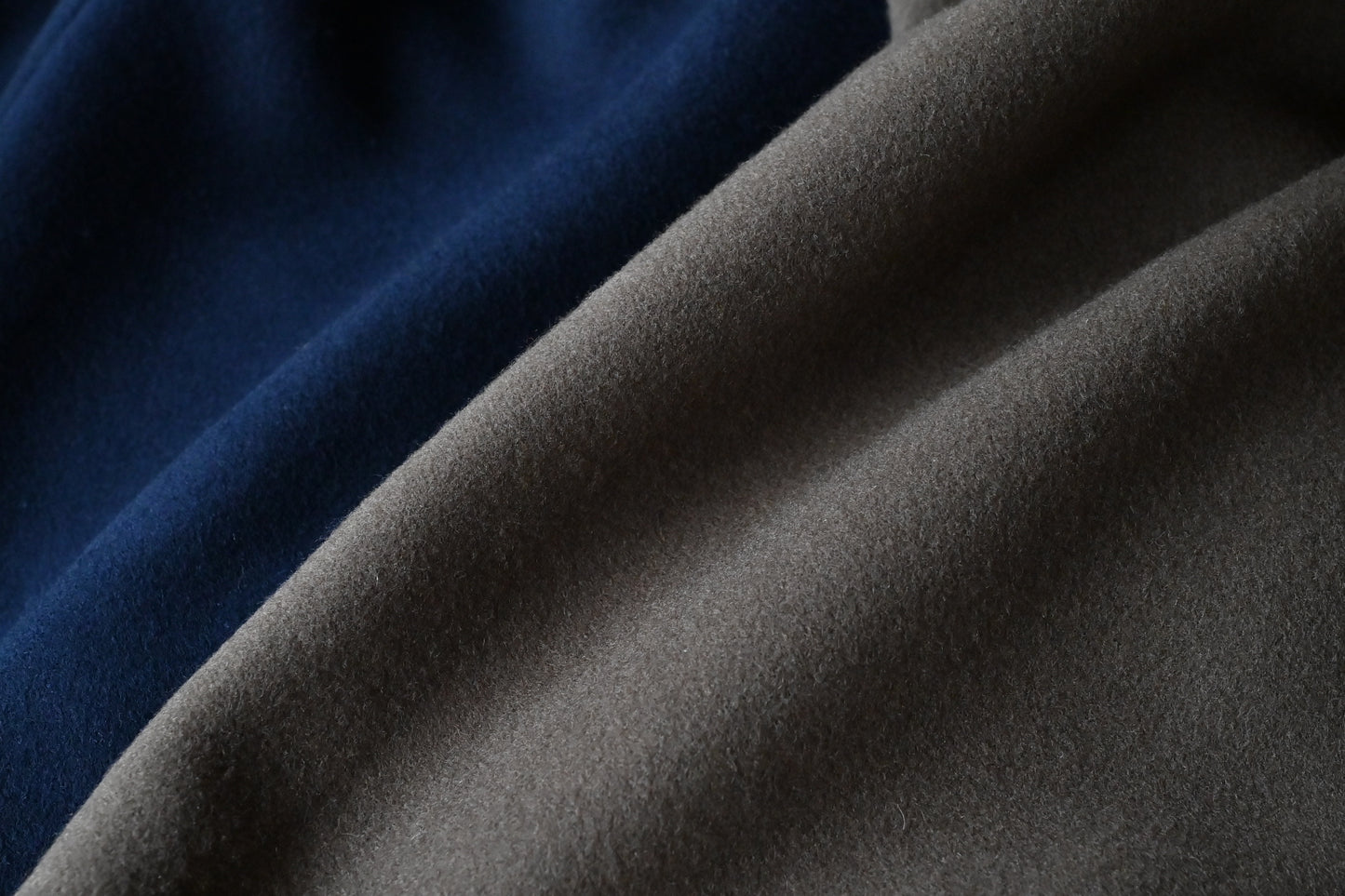 上質ウール100％のテーラードコート