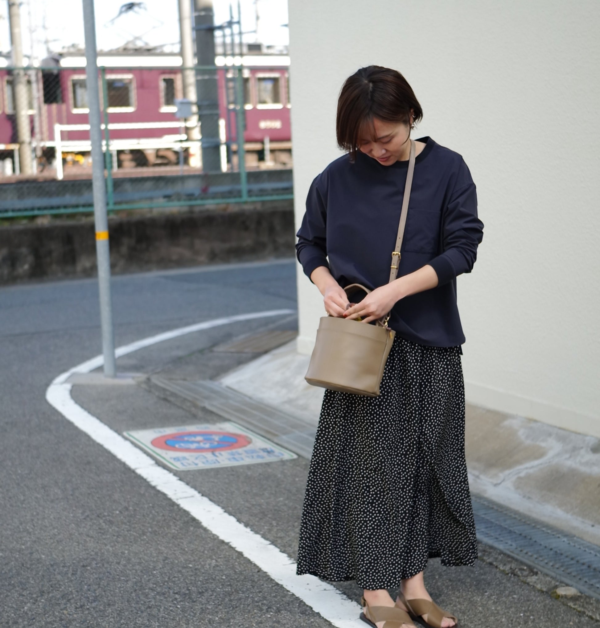 こだわりレザーのポットバッグ - OURHOME