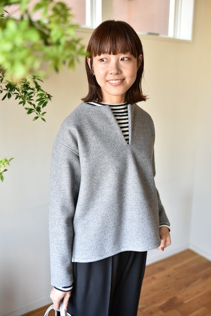 #items:4126-wool-mix-key-neck-pullover
