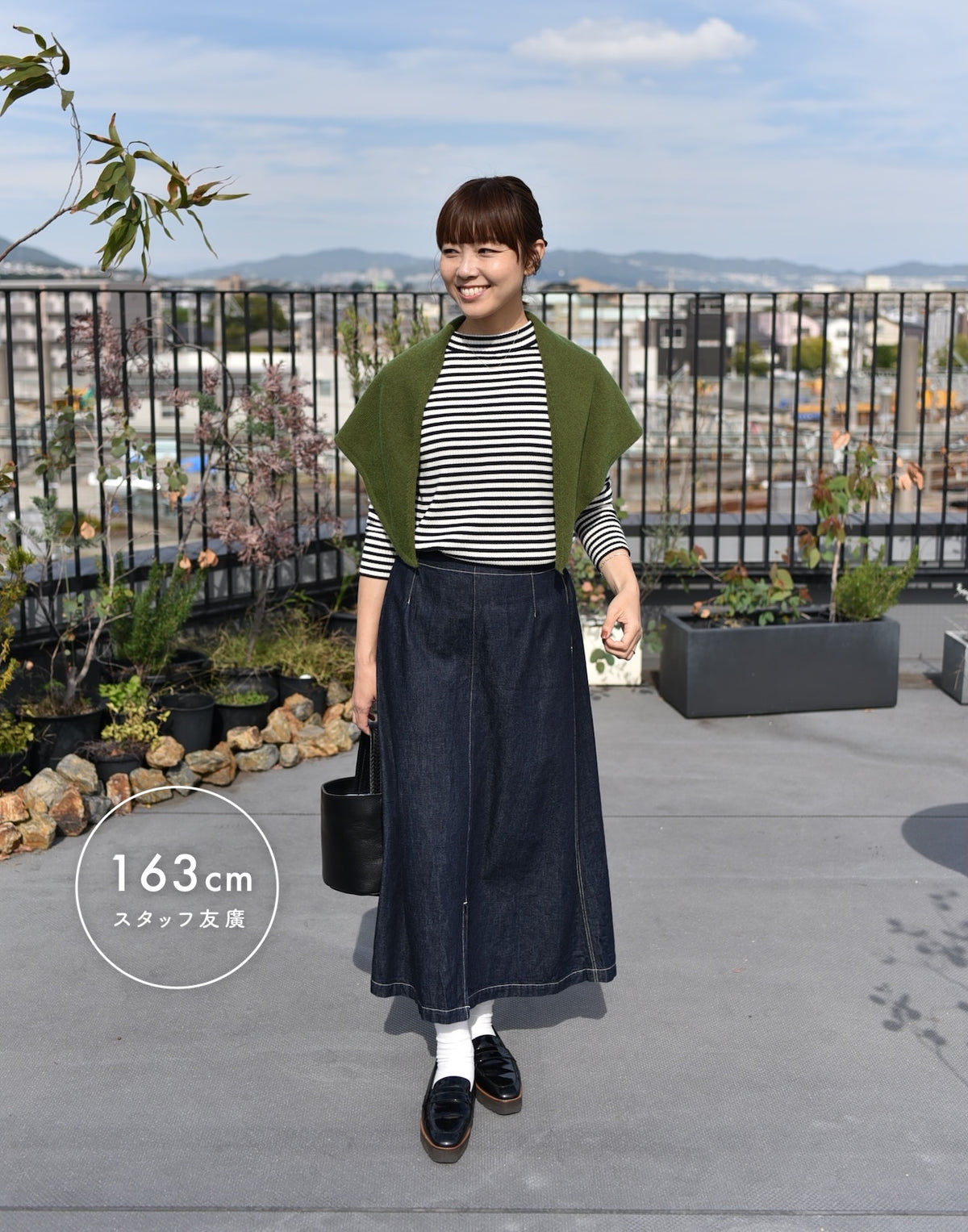 #items:4119-denim-long-skirt,2051-stain-resistant-socks,2507-enamel-leather-loafer-shoes,1021-leather-pot-bag