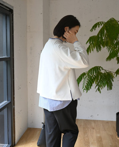 裏毛素材のクルーネックプルオーバー