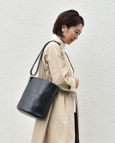 こだわりレザーのバケツバッグ こだわりレザーのバケツバッグ