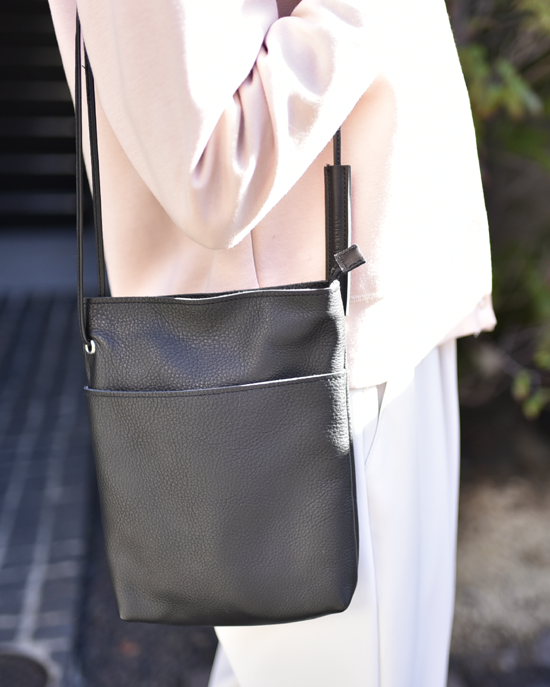 【ゆうこりんさま専用】OURHOME フィットショルダーバッグ シルバー フィットショルダーバッグ – OURHOME