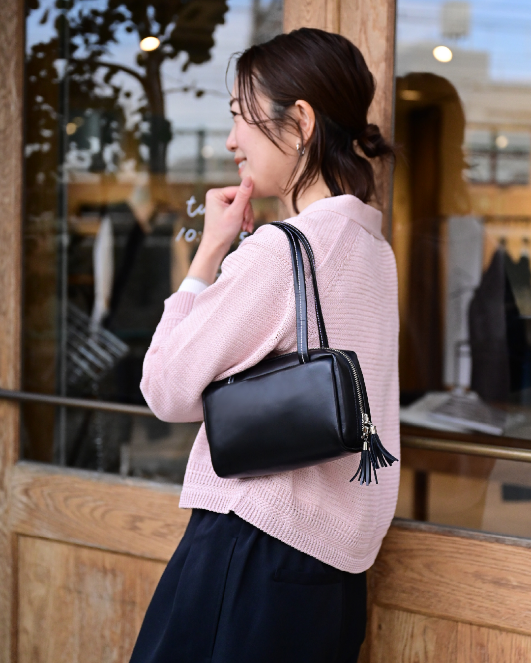 艶やかレザーのキューブバッグ