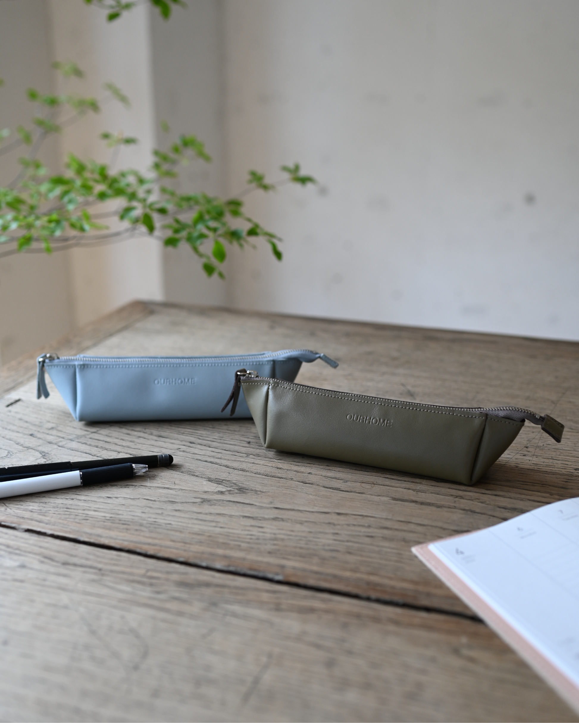 ワイドに開く、広口レザーペンケース – OURHOME ワイドに開く、広口レザーペンケース – OURHOME