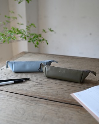 ワイドに開く、広口レザーペンケース – OURHOME