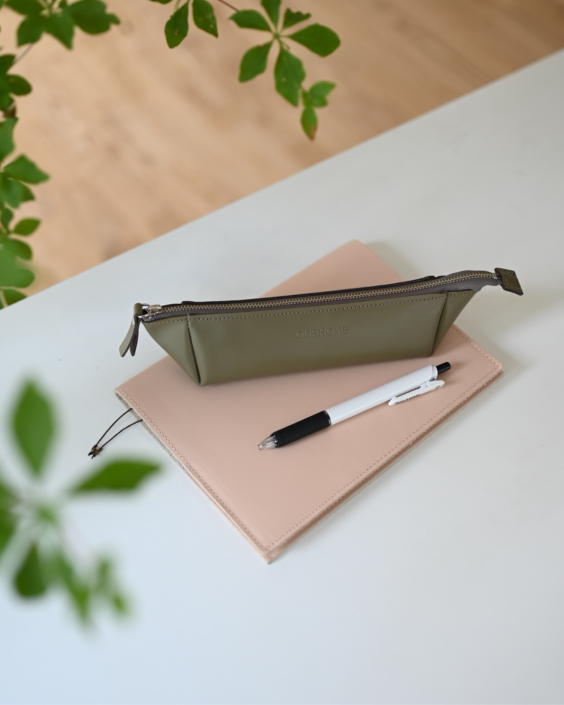 ワイドに開く、広口レザーペンケース – OURHOME ワイドに開く、広口レザーペンケース – OURHOME