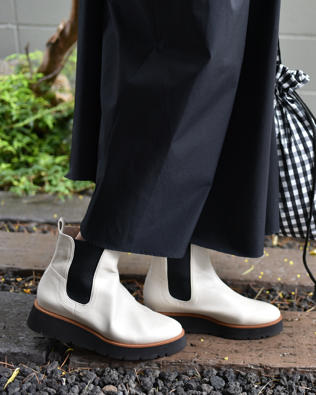 雨の日も寒い日も履けるショートブーツ