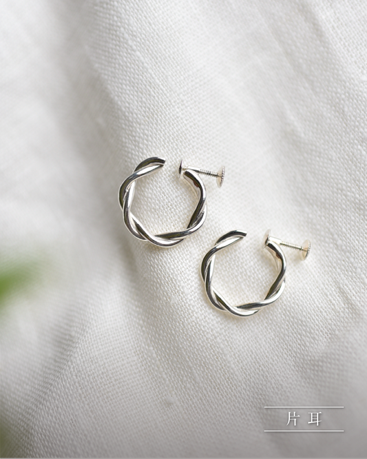 【片耳】ツイストフープのSilver925ピアス・イヤリング - OURHOME