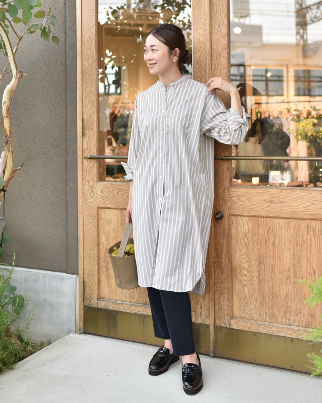新品✴︎ourhome 播州織のベーシックシャツ ベージュ 新品✴︎ourhome 播州織のベーシックシャツ ベージュ