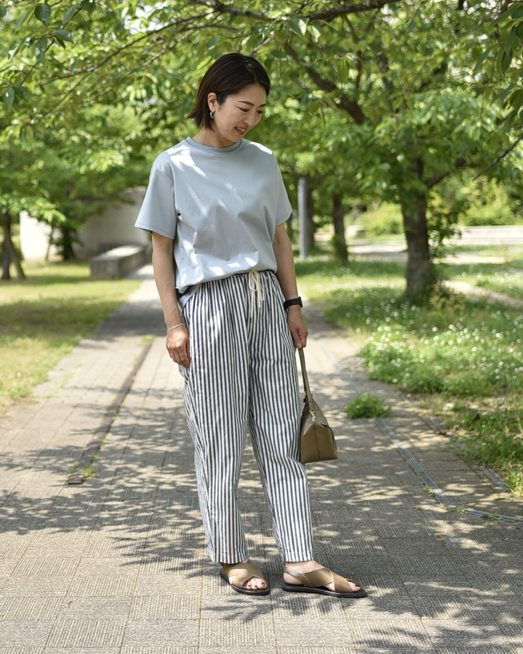 our綿100%ストライプ柄セミワイドパンツ14,190円 グレー系 綿100%ストライプ柄セミワイドパンツ – OURHOME