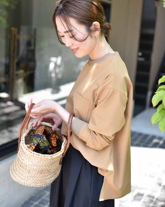 ハリ感素材のきれいめプルオーバー - OURHOME
