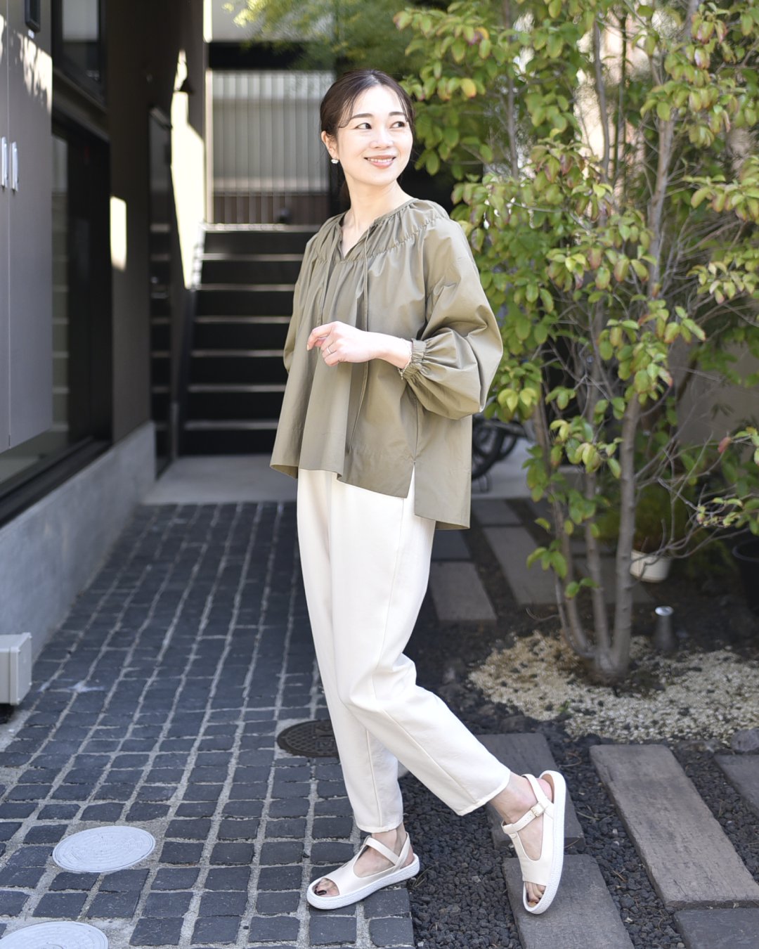 OUR アワーホーム 涼しくはけるテーパードパンツ オフホワイト 涼しくはけるテーパードパンツ – OURHOME