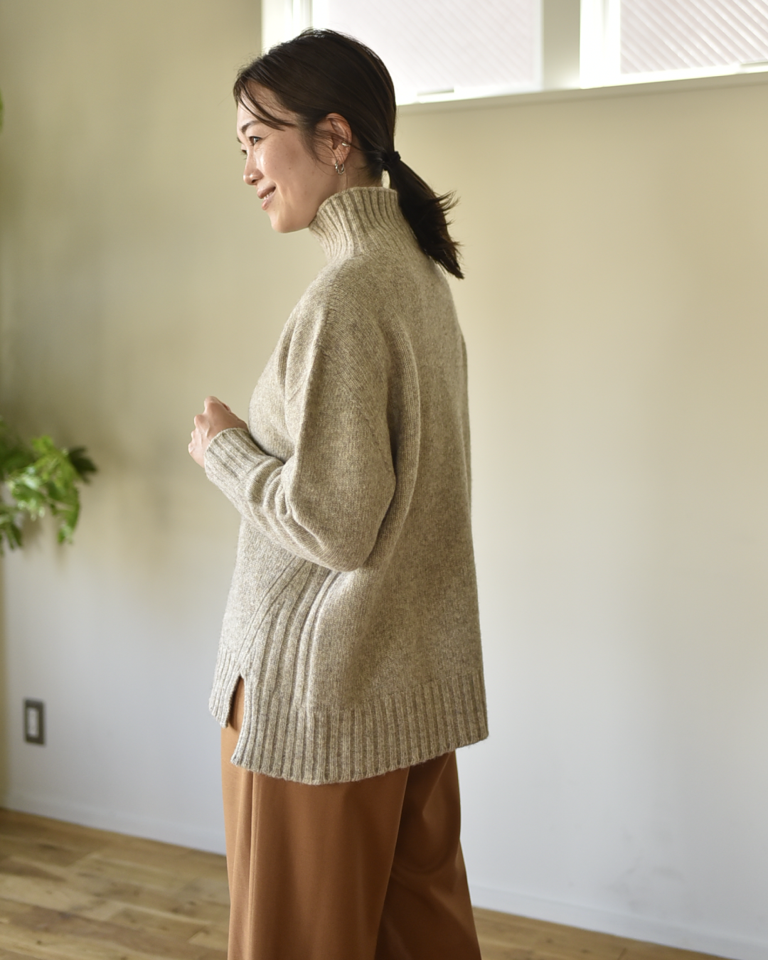 新品　OURHOME 上質ウールのサイド切り替えニット 上質ウールのサイド切り替えニット – OURHOME