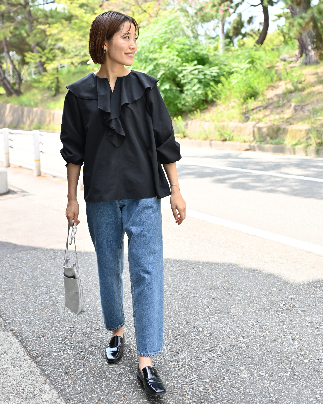 こだわりシルエットのデニムパンツ