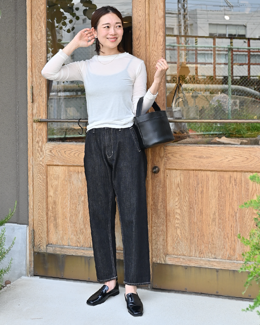 こだわりシルエットのデニムパンツ