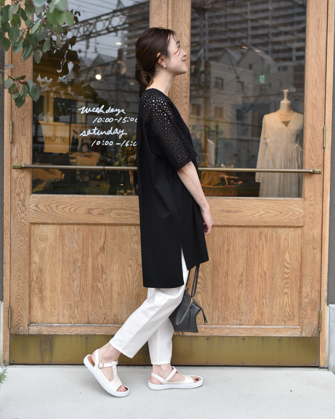 OURHOME アワーホーム カットレース使いの長め丈カットソー 刺繍レース カットレース使いの長め丈カットソー – OURHOME