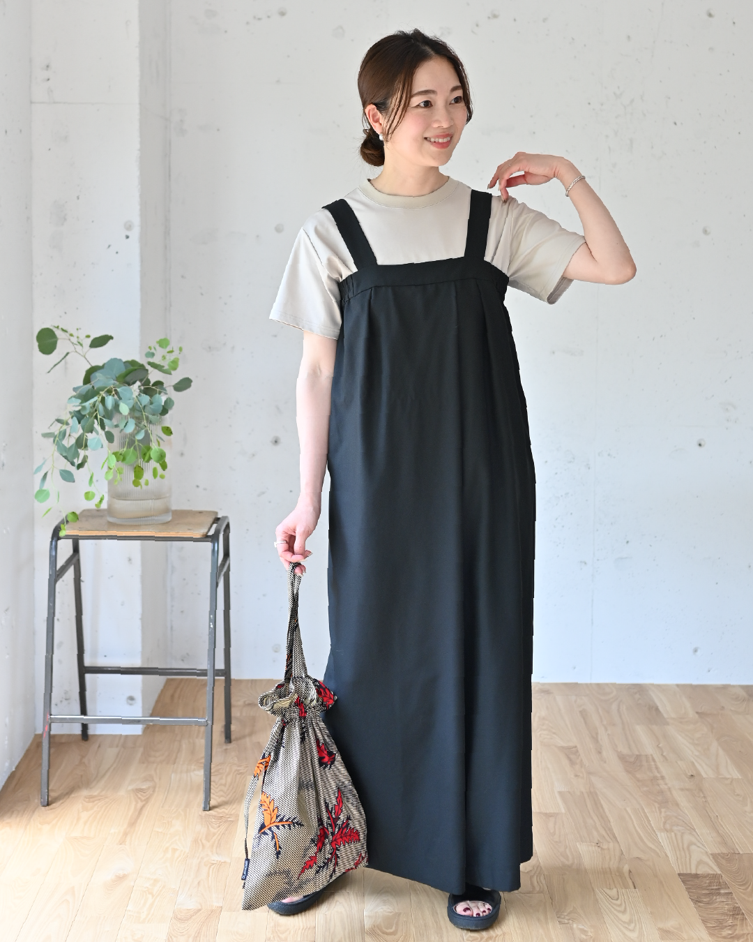 ◇あさ◇our しなやか素材のラップ風サロペット チャコールグレー ◇あさ◇our しなやか素材のラップ風サロペット チャコールグレー