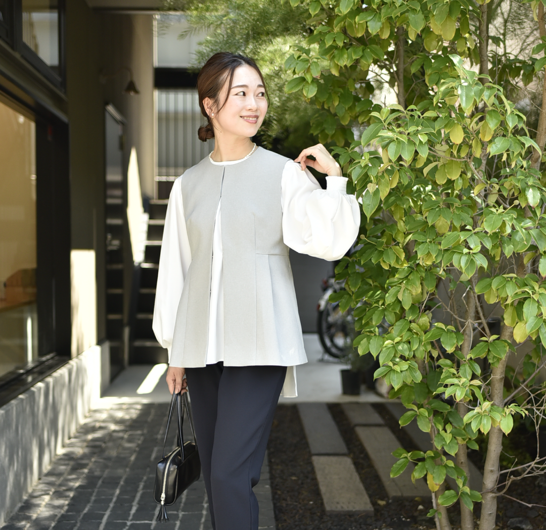 【美品】OUR アワーホーム 柔らかウールのニットベスト オフホワイト 柔らかウールのニットベスト – OURHOME