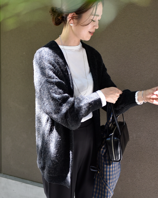 美品 ファビアナフィリッピ カシミヤアルパカ混スパンコールカーディガン 近年 黒 美品 ファビアナフィリッピ カシミヤアルパカ混スパンコール