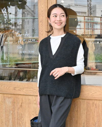 アルパカ混の洗えるニットベスト