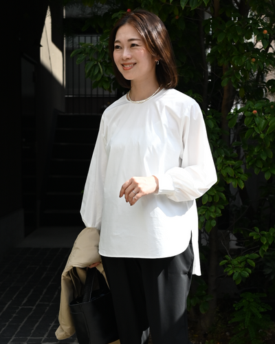 着回し広がる袖パフブラウス