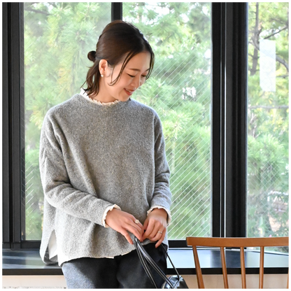 ゆったりシルエットのあったかブークレニット