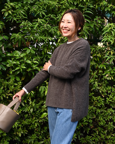 ゆったりシルエットのあったかブークレニット