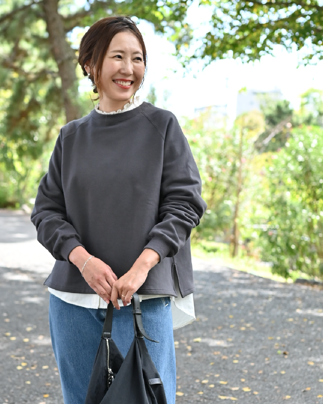 裏毛素材のクルーネックプルオーバー