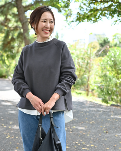 裏毛素材のクルーネックプルオーバー