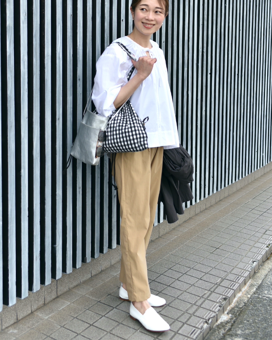 すっきりシルエットのテーパードパンツ – OURHOME すっきりシルエットのテーパードパンツ – OURHOME